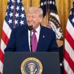 ترامب يهدد إيران بتحرك عسكري ويرحب بالمفاوضات النووية إذا كانت جدية