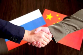 الصين تعلن استعدادها لتعزيز التعاون الدفاعي والتنسيق الإستراتيجي مع روسيا