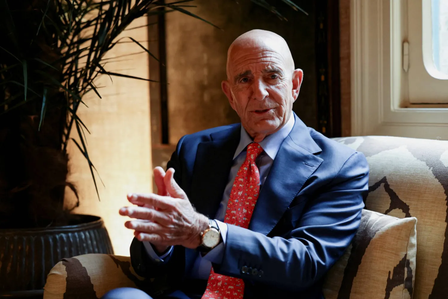 Washington intervenes to de-escalate tensions in rural Aleppo, amid warnings of an imminent clash between the Syrian army and the SDF.