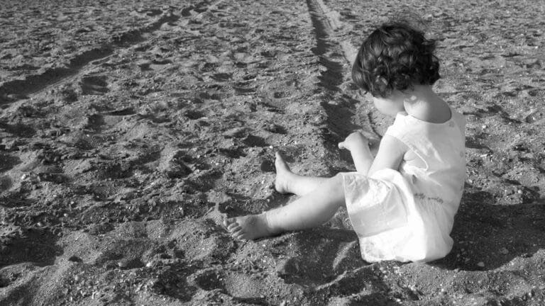 المحيط يبتلع طفلة بريطانية في المغرب.. سباق مع الزمن للعثور على المفقودة