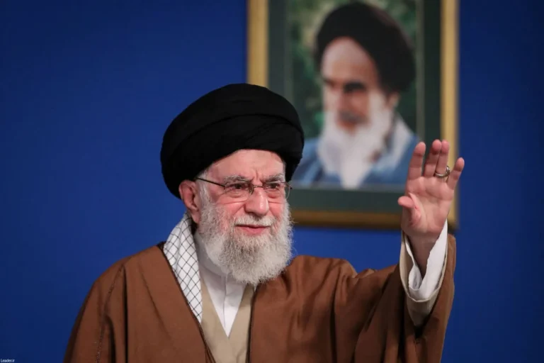 "We will not back down": Khamenei threatens protesters and attacks Trump