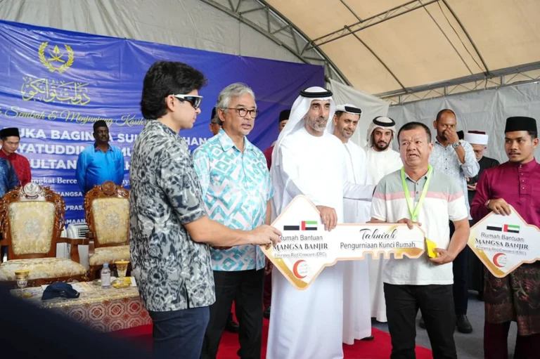 الهلال الأحمر الإماراتي يدشن المرحلة الأخيرة من مشروع المنازل للمتضررين من الفيضانات في ماليزيا