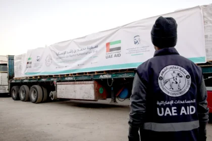 انطلاق الدفعة الأولى من حمولة «سفينة محمد بن راشد الإنسانية» إلى قطاع غزة