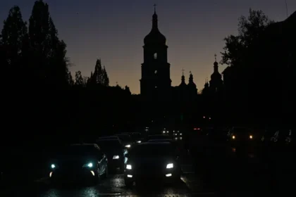 Widespread heating outage paralyzes Kyiv; half of the capital's buildings are without heat amid official calls to evacuate.