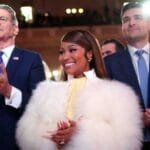 «بطاقة ترامب الذهبية» فى يد نيكى ميناج بعد زيارة البيت الأبيض… خطوة فنية أم رسالة سياسية؟