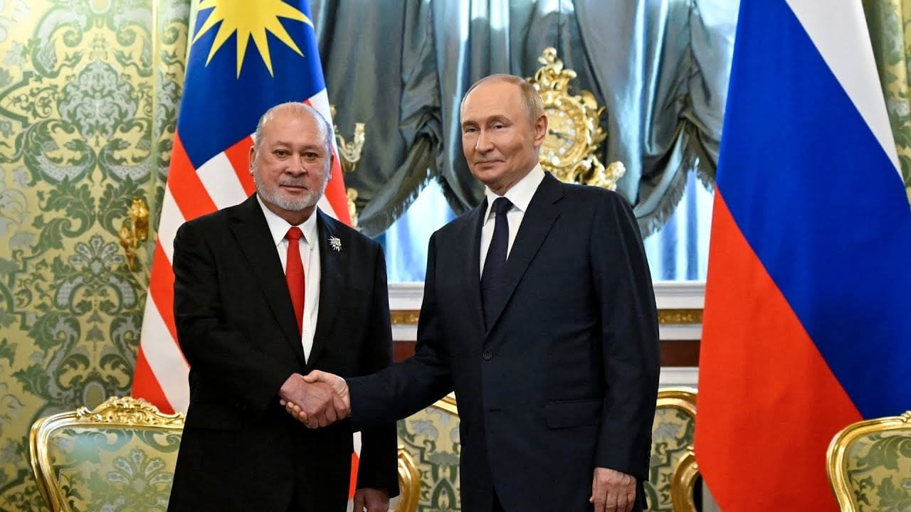 Palace and museum diplomacy: Putin receives the King of Malaysia at the Hermitage in the heart of St. Petersburg