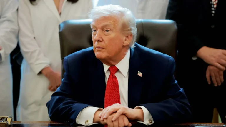 ترامب يتعهد بالمضي قدمًا في مسعاه لضم جرينلاند ويشعل توترًا مع أوروبا