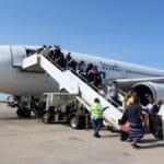 تعطّل الرحلات الجوية يترك مئات السياح عالقين في سقطرى وسط مطالب بتدخل عاجل