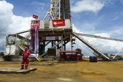 تصعيد واشنطن يضغط على ثروات فنزويلا النفطية والمعدنية وسط أزمة اقتصادية خانقة