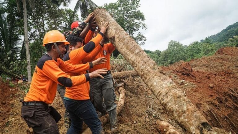 Java is suffocating under mud... A sudden landslide swallows entire villages in Indonesia