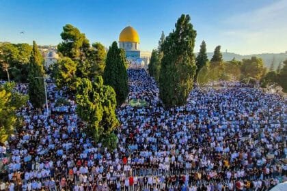 70,000 worshippers fill Al-Aqsa Mosque on Jerusalem Friday