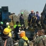 مأساة على قضبان تايلاند.. 28 قتيلاً و64 مصاباً في حادث قطار مروع