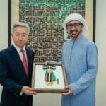 رئيس الامارات يمنح السفير الصيني وسام زايد الثاني من الطبقة الأولى