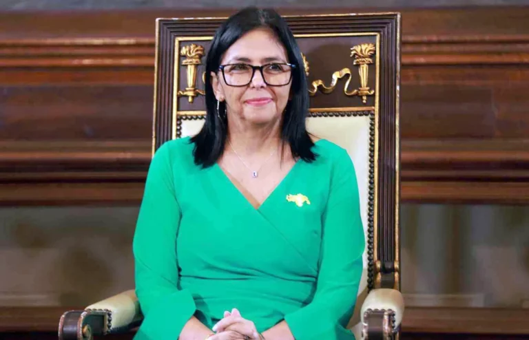 رئيسة فنزويلا ديلسي رودريجيز-حارس مادورو يتحول إلى وزير