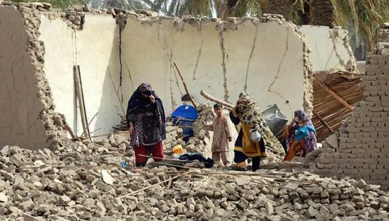 رعب يهز شمال باكستان.. زلزال قوي 5.8 درجات يطلق موجة ذعر Terror grips northern Pakistan: A powerful 5.8 magnitude earthquake triggers panic and threatens thousands of residents.آلاف السكان