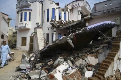 A strong earthquake measuring 5.8 on the Richter scale struck Pakistan; so far there are no reports of casualties or major damage.