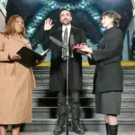 زهران ممداني: أول عمدة مسلم لنيويورك يؤدى اليمين على 3 مصاحف