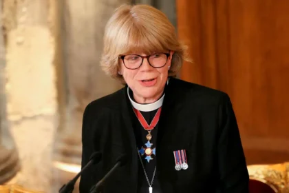 في مراسم تاريخية بلندن.. تعيين سارة مولالي أول امرأة تتولى رئاسة كنيسة إنجلترا