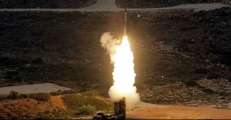 سقوط صاروخ مجهول المصدر قرب مطار المزة العسكري