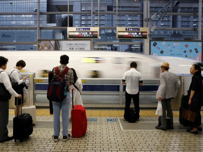 Power outage paralyzes train services in Tokyo, leaving hundreds of thousands stranded