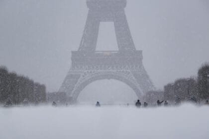 عاصفة "جورتي" تشل أوروبا.. آلاف الرحلات تلغى بسبب تجمد الطائرات ونقصStorm "Gorty" paralyzes Europe... Thousands of flights canceled due to icy planes and a shortage of de-icing fluidسائل إزالة الثلوج