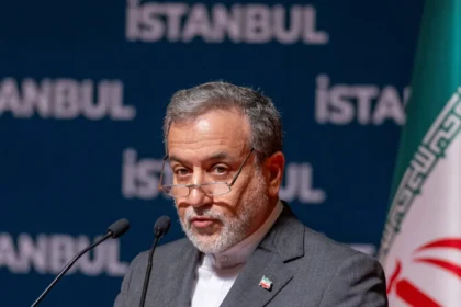 Between diplomacy and warfare... Araqchi: We are ready to negotiate and ready for war