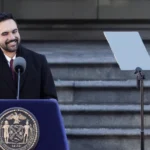 New York mayor leaves his office and joins the snow war: Zahran Mamdani invades the streets with a pickaxe and snow.