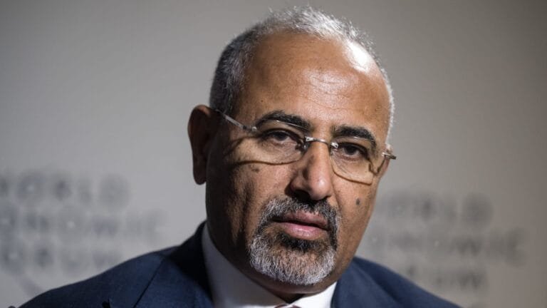 متحدث الانتقالي لـ "صوت الإمارات": عيدروس الزبيدي متواجد في الجنوب ولا صحة لإشاعات خروجه