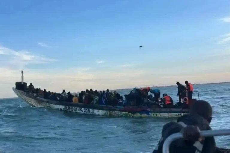 ارتفاع حصيلة ضحايا غرق قارب مهاجرين قبالة سواحل غامبيا إلى 31 The death toll from the sinking of a migrant boat off the coast of Gambia has risen to 31.