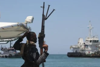 الجابون: قرصنة بحرية تهدد الساحل الإفريقي.. اختطاف 9 بحارة وإثارة الذعر بين الصيادين!