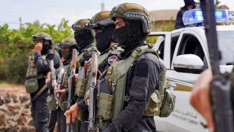 الأمن السوري يدخل مخيم "الهول" غداة انسحاب القوات الكردية