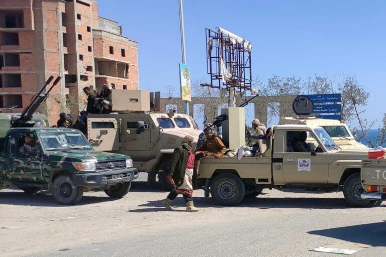 Yemen on the brink of explosion: Gunfire erupts in Aden's parade square... and crowds in Mukalla renew their mandate for Al-Zubaidi and reject Riyadh's decisions.