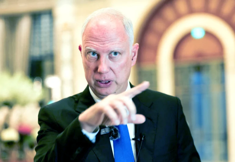 كيريل دميترييف مبعوث بوتين يتوجه إلى ميامي لإجراء محادثات مع وفد أمريكي