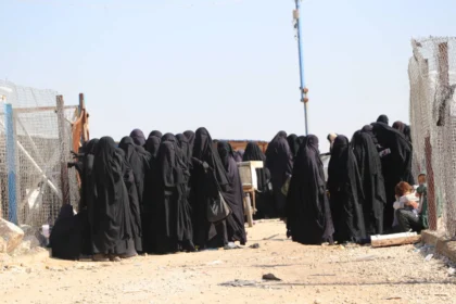 The chaos of weapons is besieging children and women... UN: Al-Hol camp is outside of security control