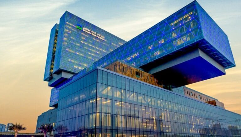 طفرة مواليد مع مطلع 2026 .. مستشفيات أبوظبي تسجل قفزة لافتة في طلبات الولادة