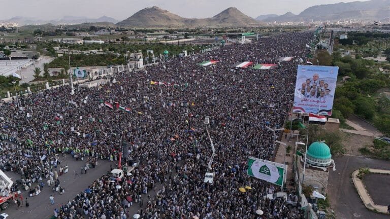 Aden is on a knife's edge: The "Million-Man March of Loyalty and Steadfastness" begins, rejecting the decision to dissolve the Southern Transitional Council.