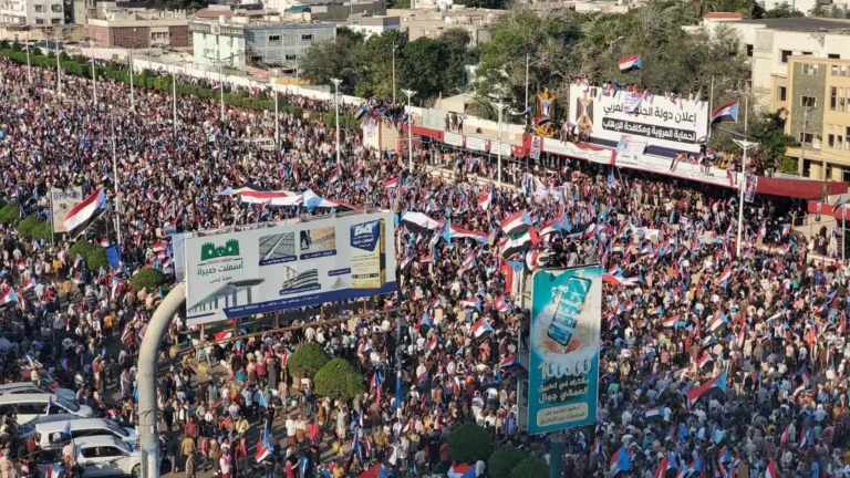 Mukalla prepares for a million-strong "Southern Decision" rally... Hadramawt renews its mandate for Al-Zubaidi and adheres to the federal state.