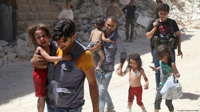 ممرات إنسانية تحت وطأة المدافع.. حلب تفتح منافذ لإجلاء المدنيين من "الأشرفية والشيخ مقصود"