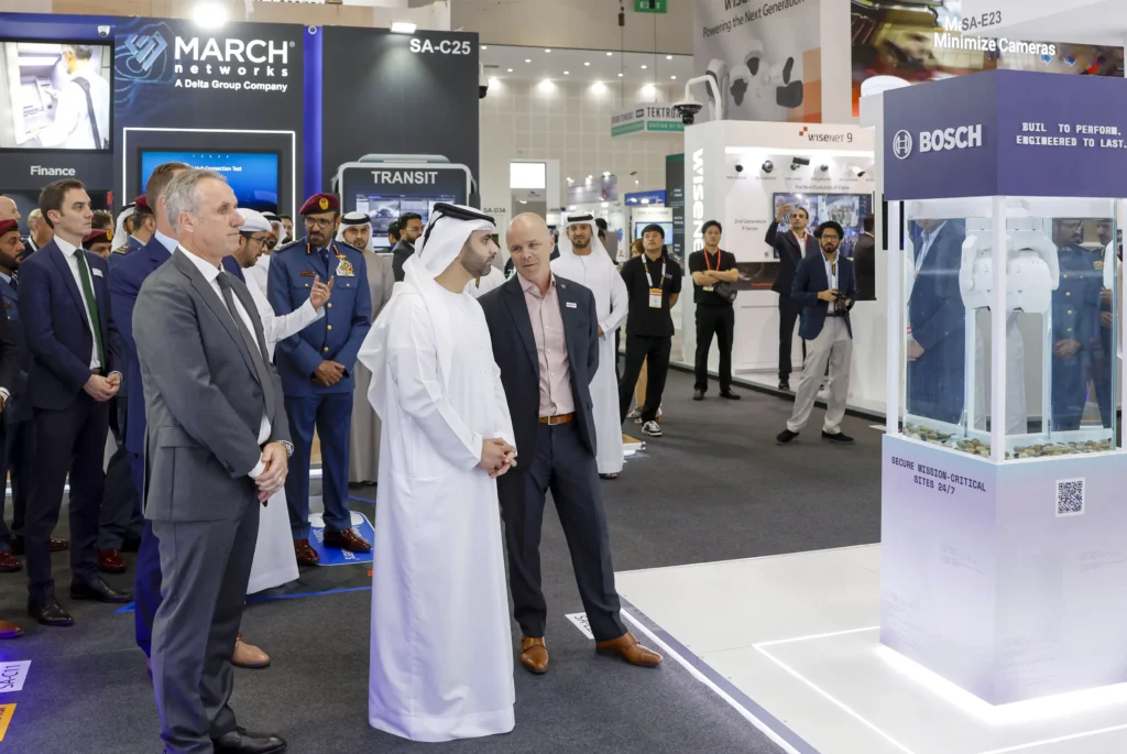 منصور بن محمد يفتتح معرض إنترسك