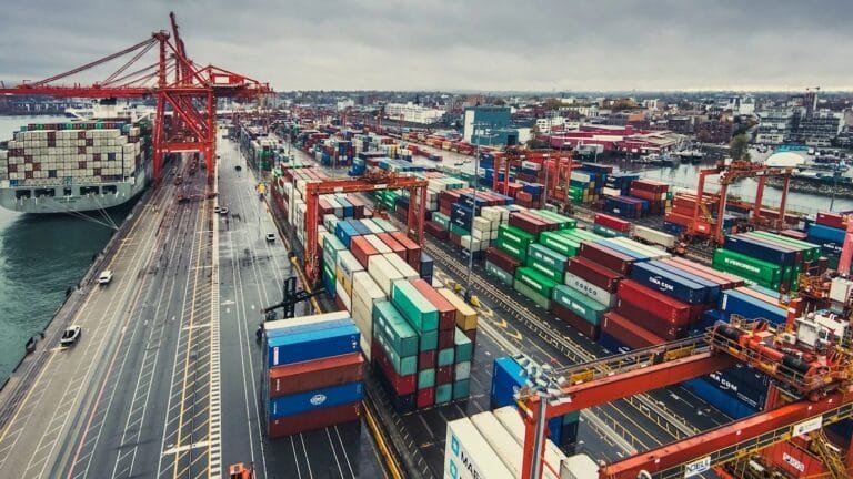 ​"موانئ دبي العالمية" تقود نهضة التجارة العالمية: استثمارات بمليارات الدولارات وقفزات ربحية تعيد رسم الخارطة اللوجستية