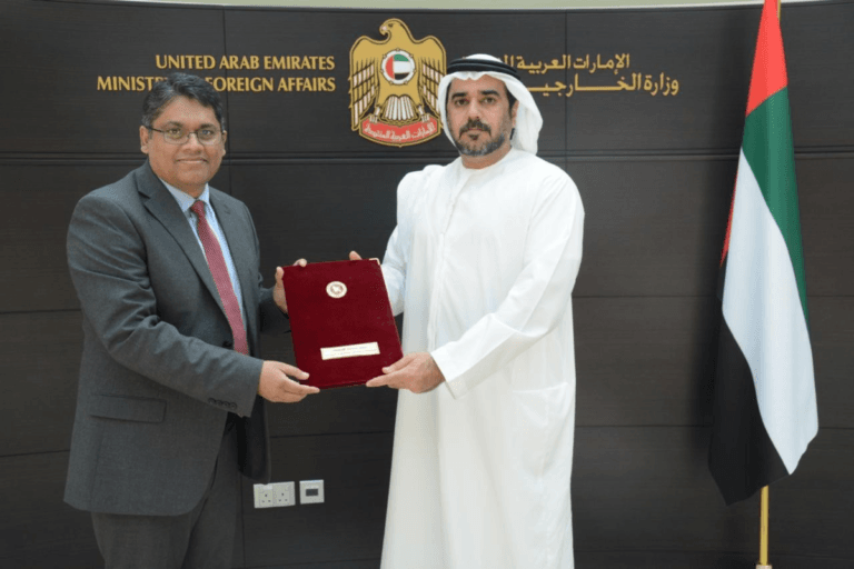 دبي تتسلم البراءة القنصلية للقنصل العام السعودي الجديد