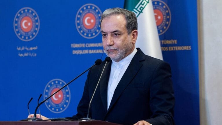 عبر "وول ستريت جورنال" إيران تهدد واشنطن بـ "رد شامل" وحاملة طائرات أمريكية تقترب من المنطقة