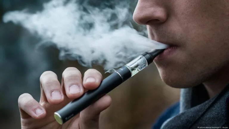 meilleur liquide pour cigarette électronique India mulls e-cigarette ban as health ministry wants to treat it as 'drug'
