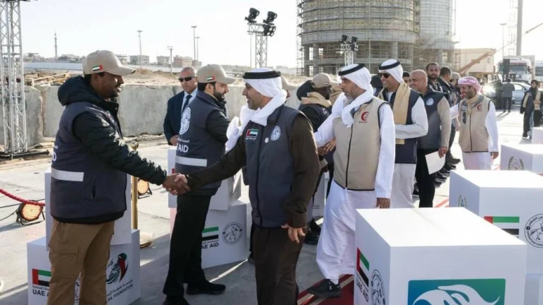 الفارس الشهم 3.. سفينة "أم الإمارات" الإنسانية تصل ميناء العريش