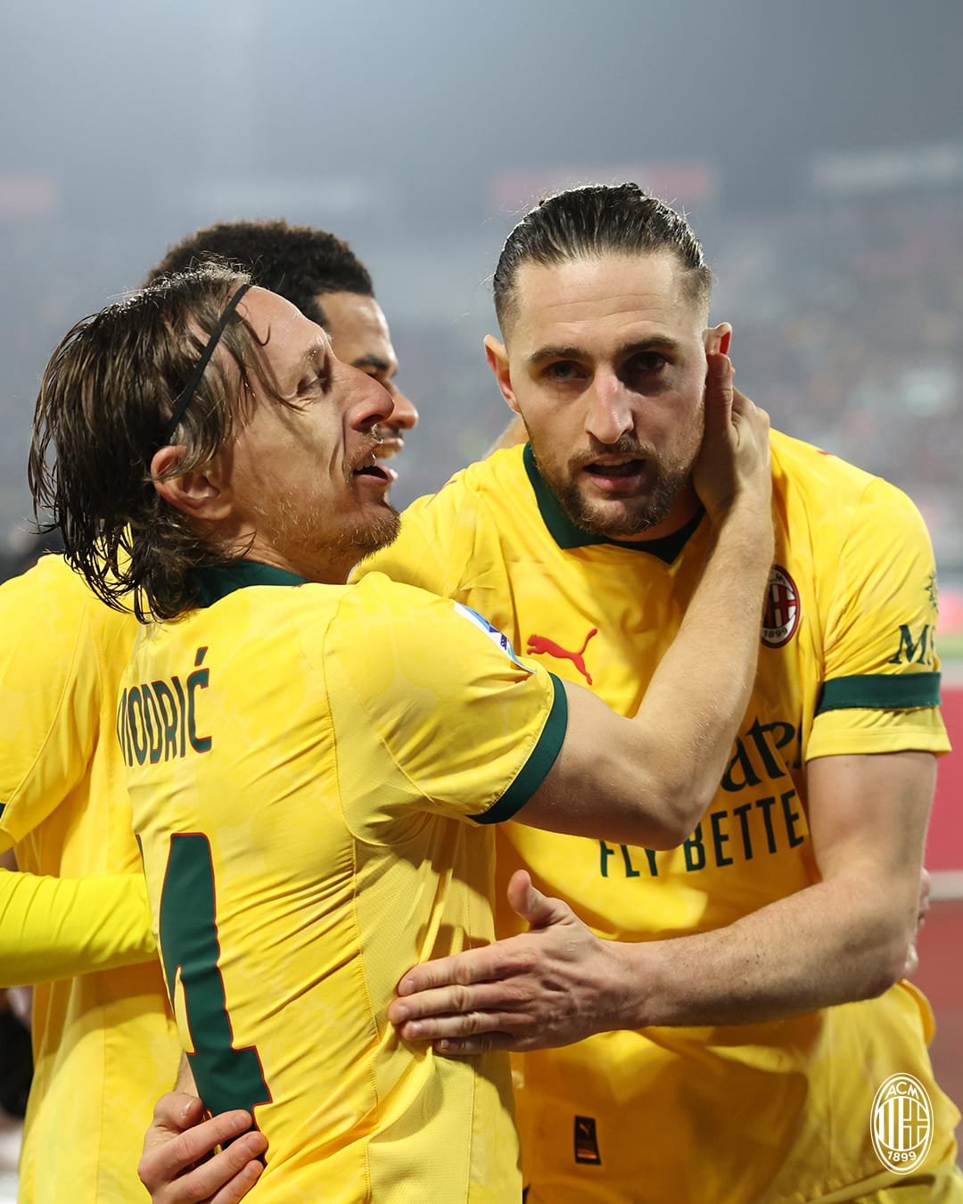 Milan defeats Bologna 3-0 and continues to chase Inter in the Italian league (video)