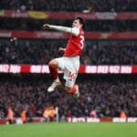 آرسنال يتفوق على سندرلاند بثلاثية ويواصل صدارة الدوري الإنجليزي