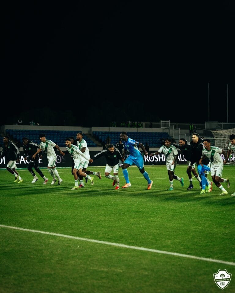 الدوري السعودي: الأهلي يتصدر مؤقتاً بفوز على ضمك.. والقادسية يكتسح الاتفاق