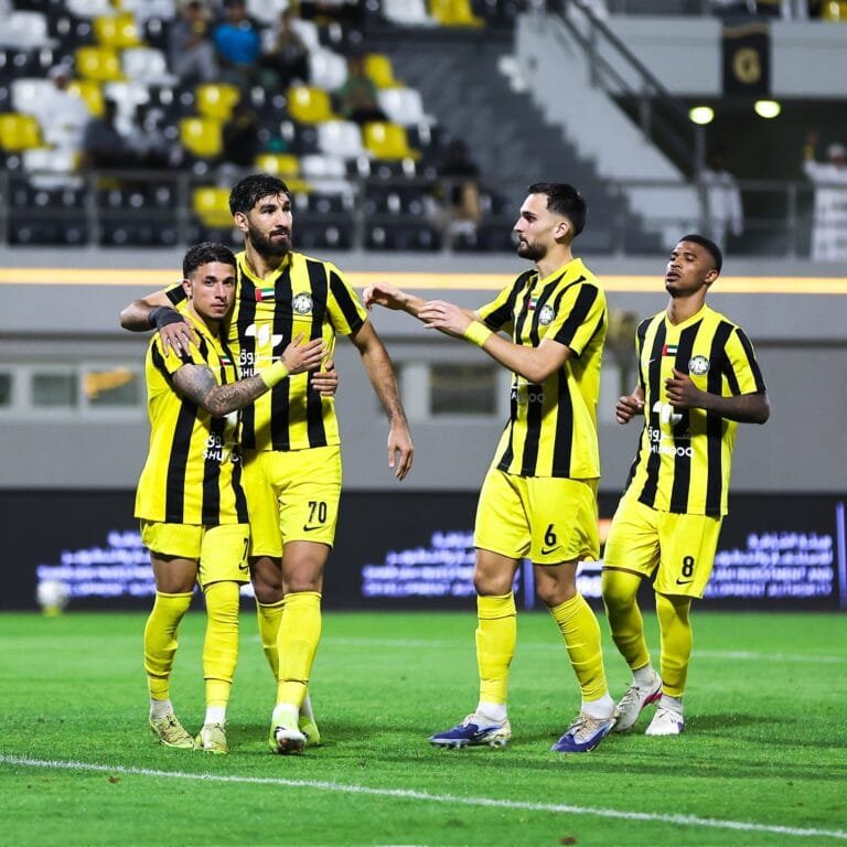 ثنائية موغانلو تقود كلباء للفوز على دبا في الدوري الإماراتي