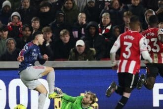 آرسنال يتعثر أمام برينتفورد ويمنح مانشستر سيتي فرصة الاقتراب من الصدارة بالبريميرليج