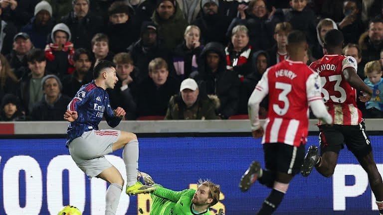 آرسنال يتعثر أمام برينتفورد ويمنح مانشستر سيتي فرصة الاقتراب من الصدارة بالبريميرليج